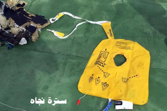 لاشه ی هواپیمای مصری که داعش مسئولیت انفجار آن را به عهده گرفت؛ پیدا شد.